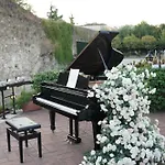 Real Scampis Hotel