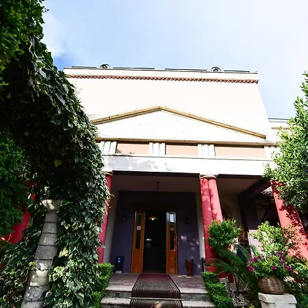 ريال سكامبيز فندق 3*