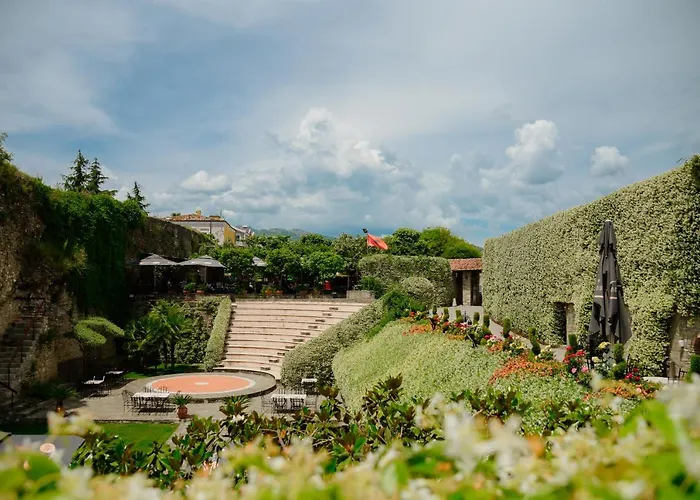 Real Scampis 3* 엘바산