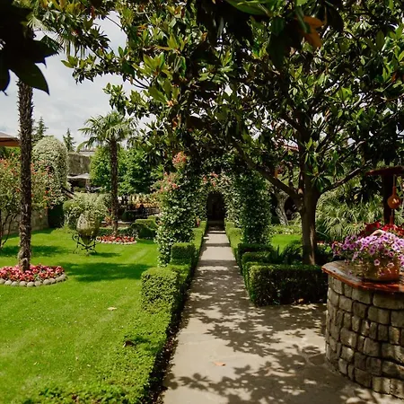 Real Scampis Hotel